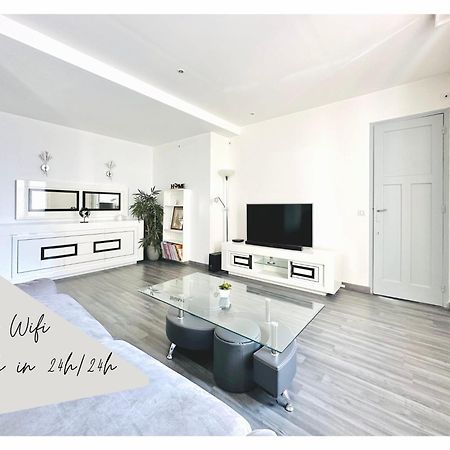 Le Globe Trotteur - 2 Pieces Cannes Centre Extérieur photo