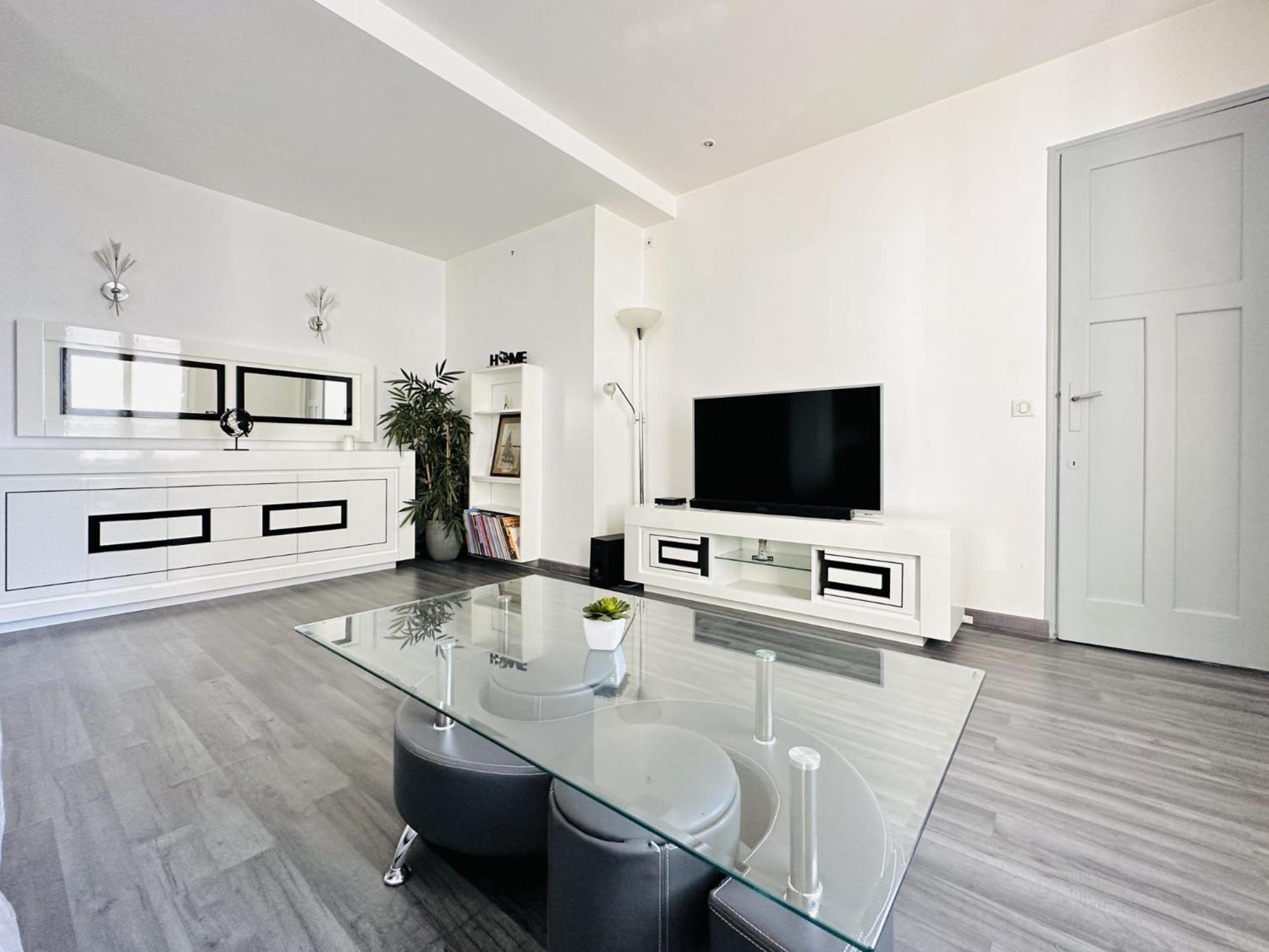 Le Globe Trotteur - 2 Pieces Cannes Centre Extérieur photo